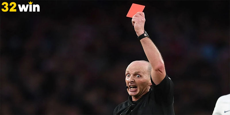 Thẻ đỏ treo giò mấy trận theo luật thi đấu của FIFA